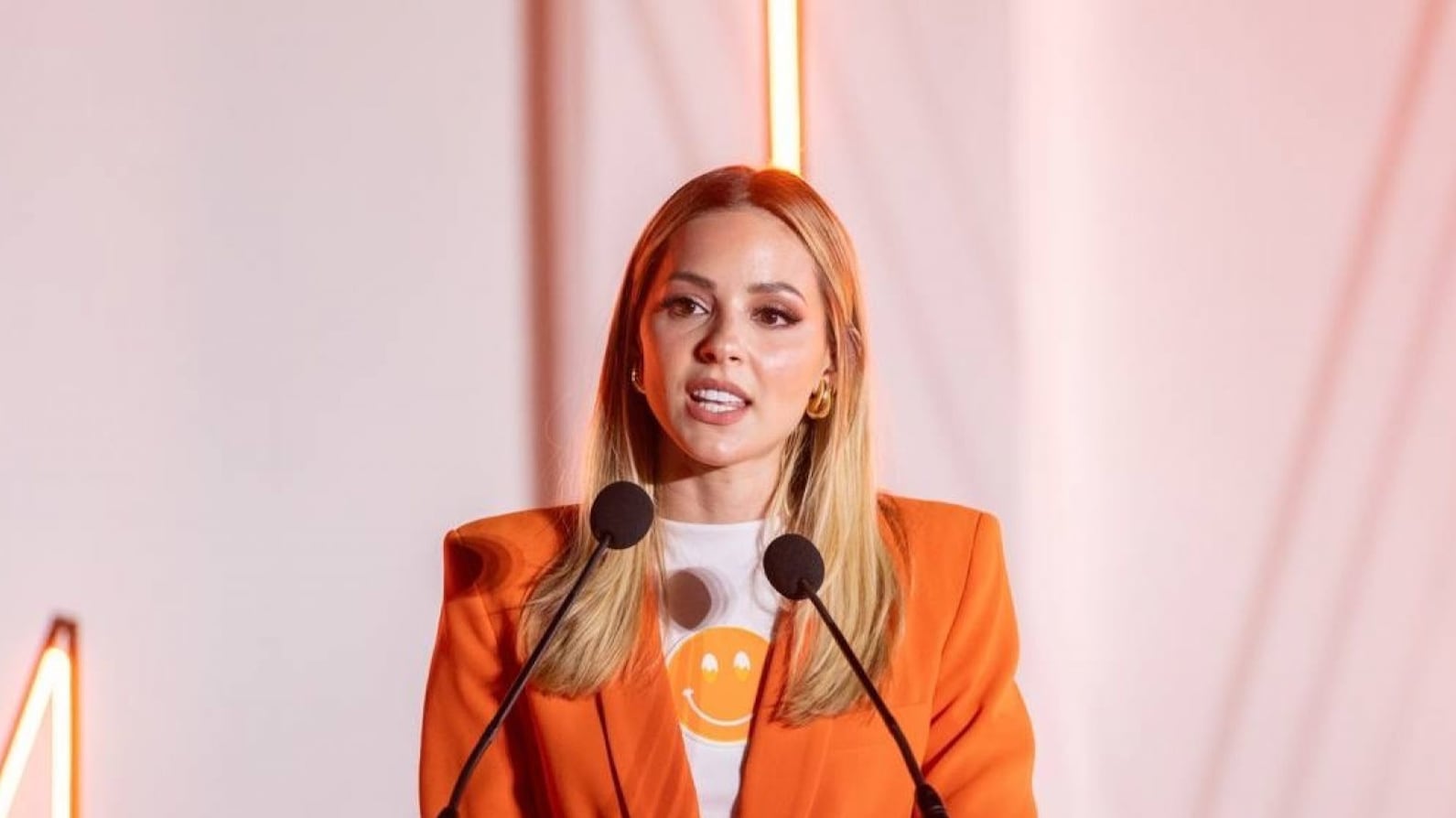 Mariana Rodríguez lanza dinámica en Instagram para regalar un iPhone 17 PRO naranja
