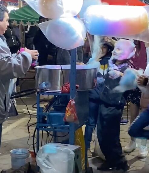 Niño algodón de azúcar en TikTok