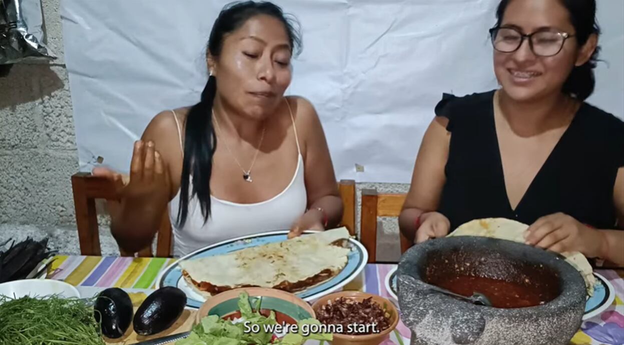 Yalitza Aparicio enseña a hacer tlayudas