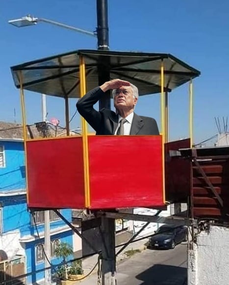 Memes del salón de fiestas en un poste de la CFE