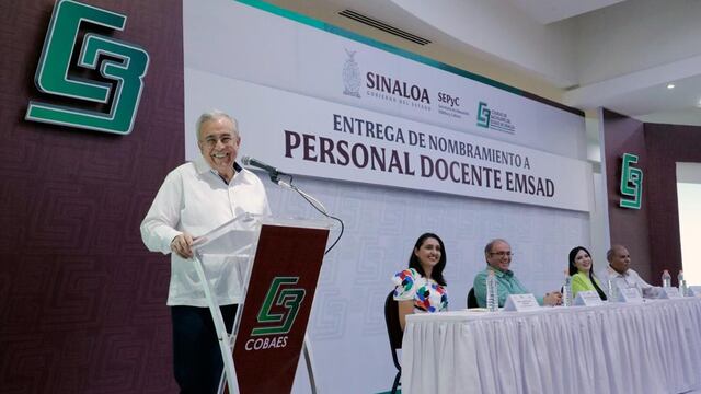 Rubén Rocha entregó plazas definidas a maestros del sistema de Educación Media Superior a Distancia de COBAES