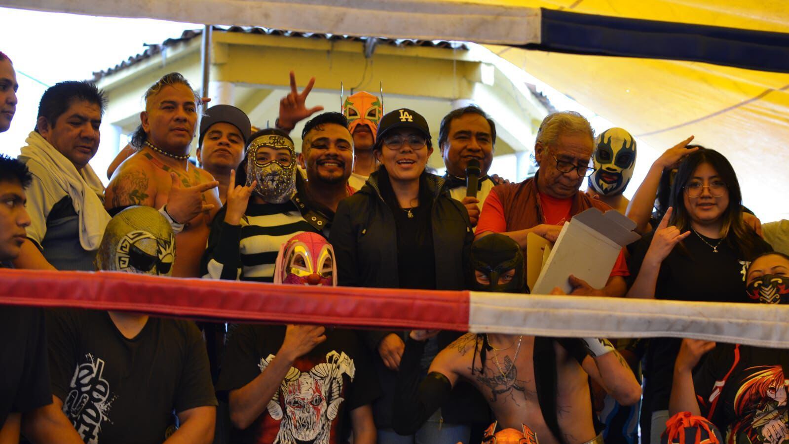 Ixtapan de la Sal celebra Día del Padre con lucha libre y colecta de alimentos para mascotas