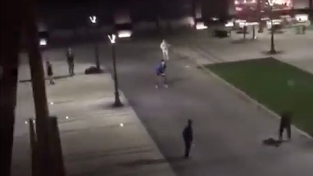 'Nole' jugando tenis con niños