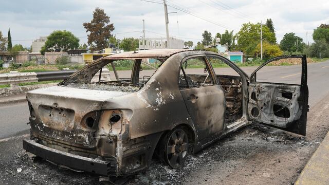 Incendio de vehículos en la carretera libre a Morelia-Zinapécuaro