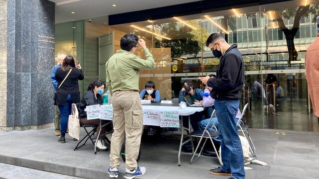 Estudiantes del CIDE frente al Conacyt