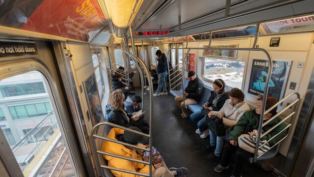 Mujer quemada viva en metro de Nueva York por migrante de Guatemala
