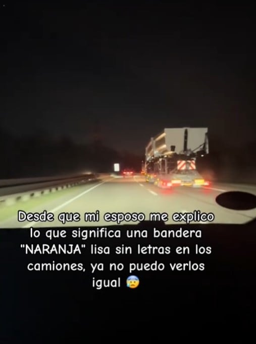 ¿Qué significa la bandera naranja lisa en un tráiler?
