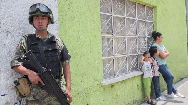Elemento de la Guardia Nacional vigila calles de la CDMX.