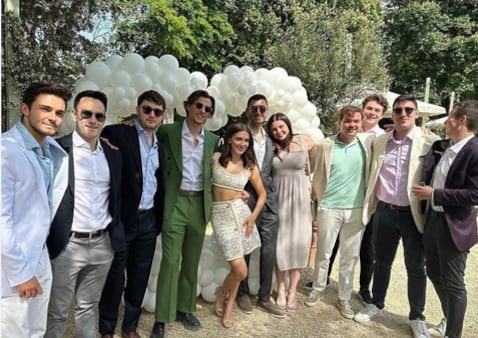 Millie Bobby Brown y Jake Bongiovi celebran su compromiso con una romántica fiesta