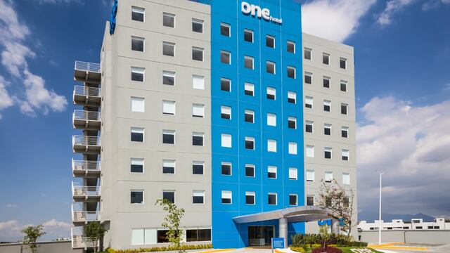 One Ciudad Juárez Alameda cuenta con servicio self service y 120 habitaciones