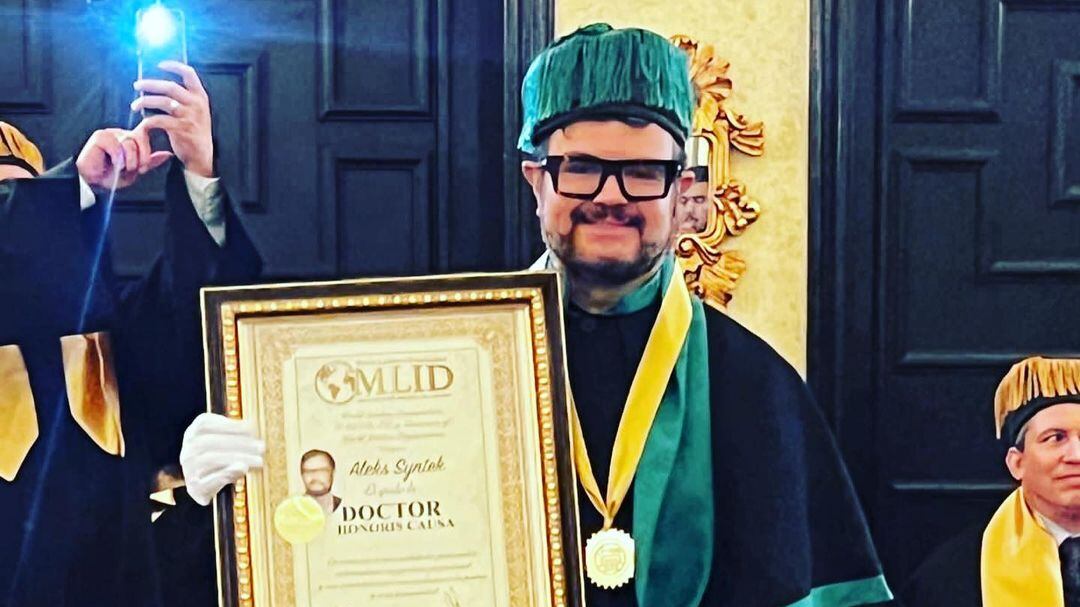 Aleks Syntek recibe Doctorado Honoris Causa por esta razón