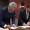 Alfredo Ramírez Bedolla firma acuerdo que pone fin a la huelga en Fertinal