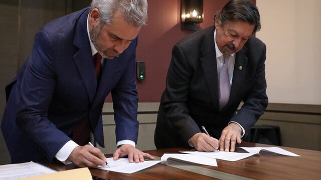 El gobernador Alfredo Bedolla firmó un acuerdo que puso fin a la huelga en la planta Fertinal.