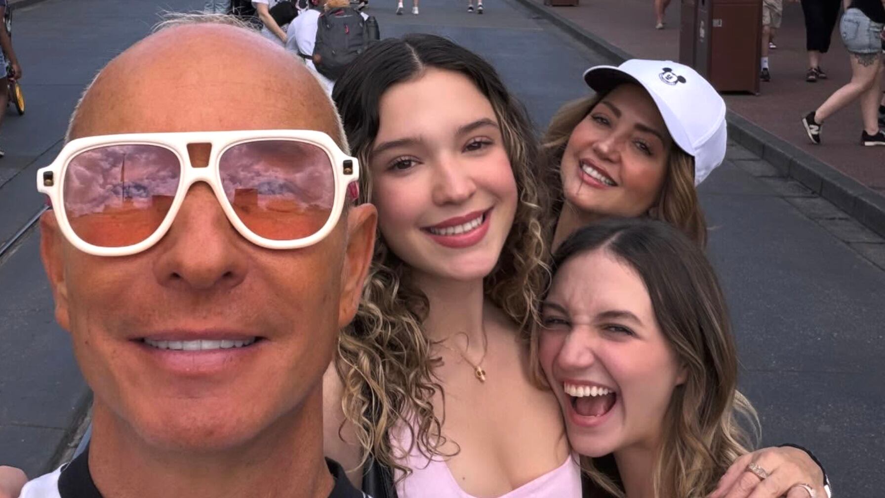 Andrea Legarreta aclara su viaje con Erik Rubín