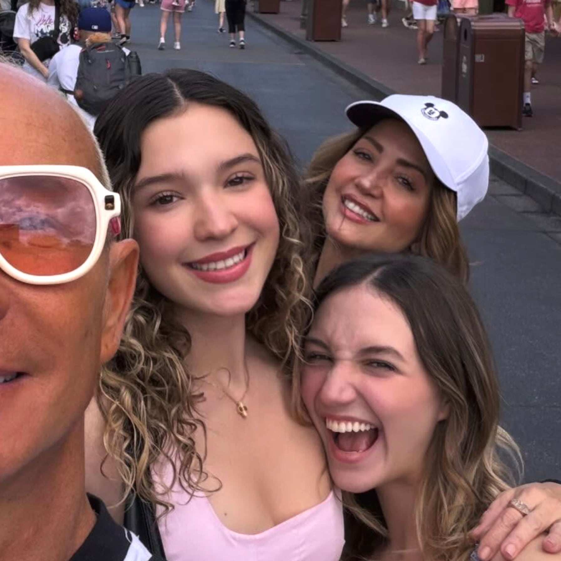 Andrea Legarreta aclara su viaje con Erik Rubín