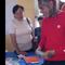 Rapero 6ix9ine regala billetes de 100 dólares a habitantes de Atlixco (VIDEO)
