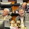 Gerardo Fernández Noroña es acompañado por un chango y un león en la Cámara de Senadores