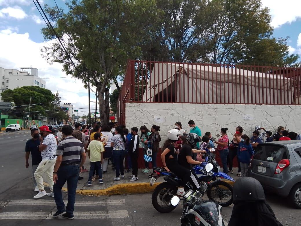 Centros de vacunación se quedan sin vacunas en primer día para niños de 11 años