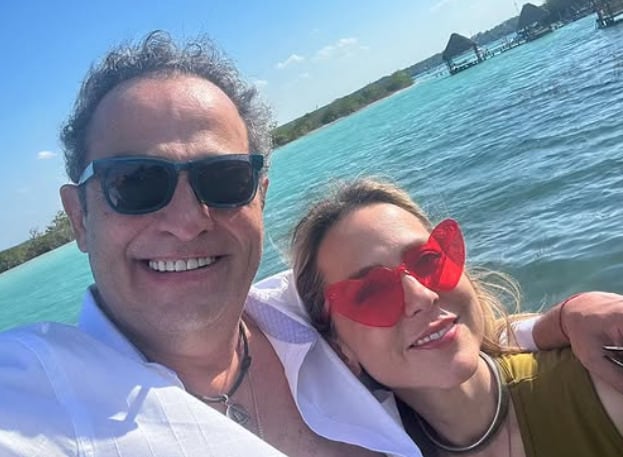 Omar Fierro y su pareja