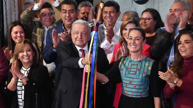 Andrés Manuel López Obrador, realizó la entrega del bastón de mando a Claudia Sheinbaum