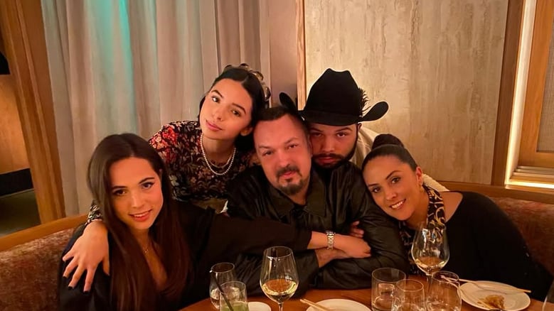 Pepe Aguilar y su familia ofrecen disculpas a Emiliano tras esta polémica foto que desató críticas