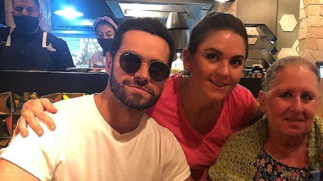 Eleazar y Zoraida Gómez con su mamá