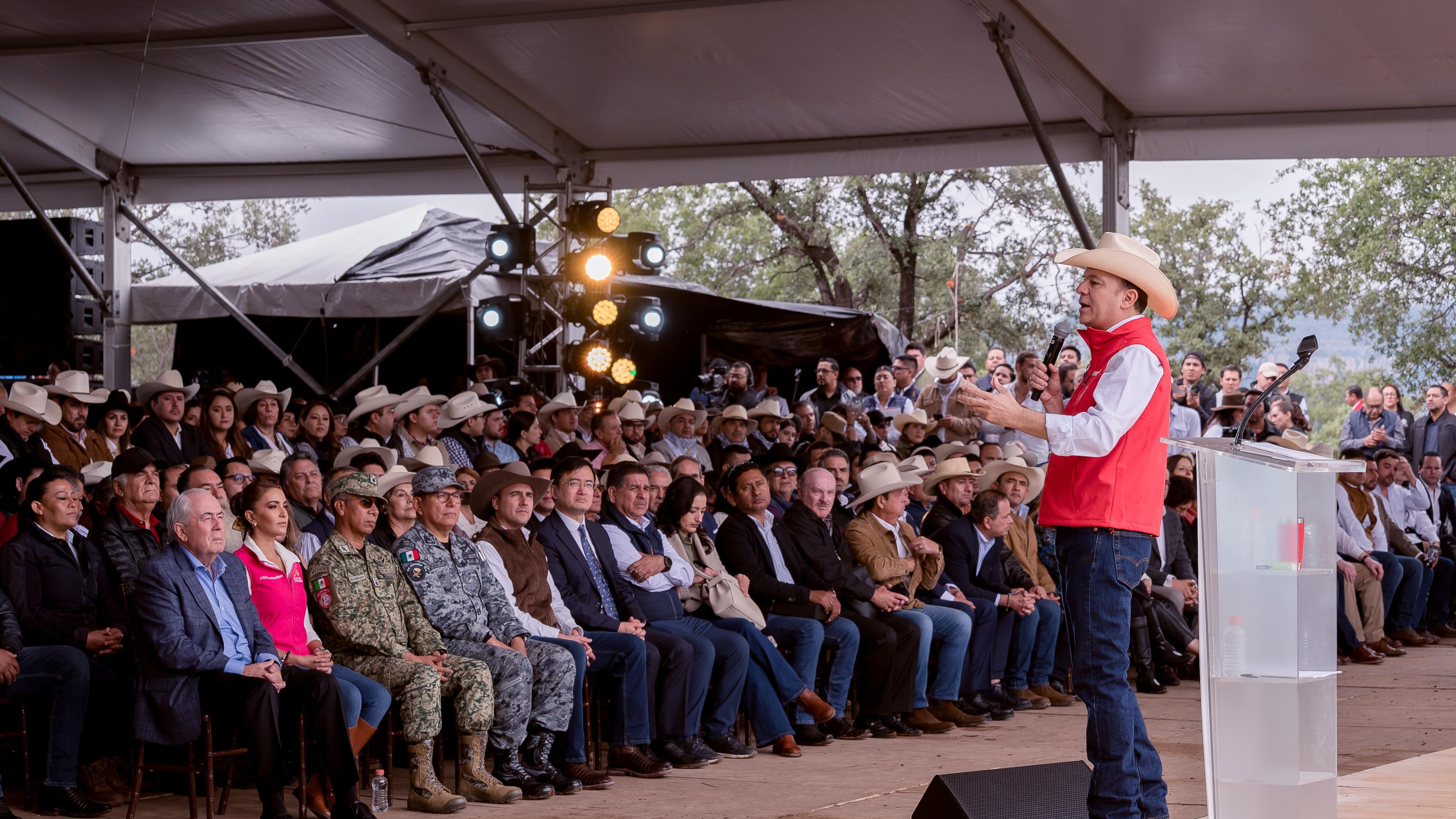 Gobierno federal, Coahuila y Embajada de China reconocen trabajo de Esteban Villegas en Durango