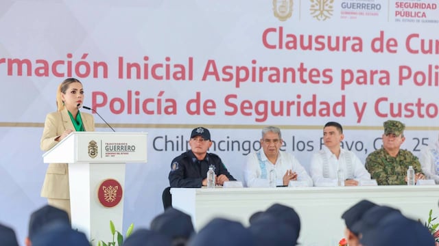 Evelyn Salgado entrega equipo táctico y encabeza graduación de 80 policías en Guerrero.