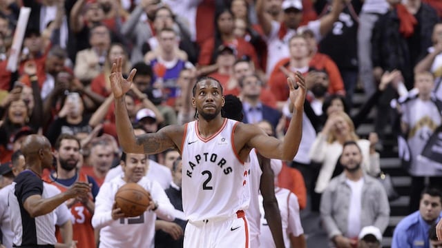 Kawhi Leonard terminó la noche con 36 puntos