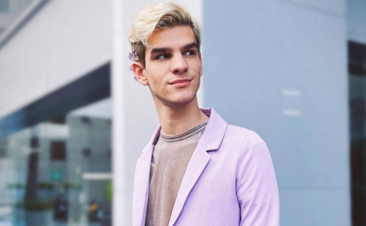 Nelson ya se encuentra con el auto que le regalaron de La Academia y así lo presume