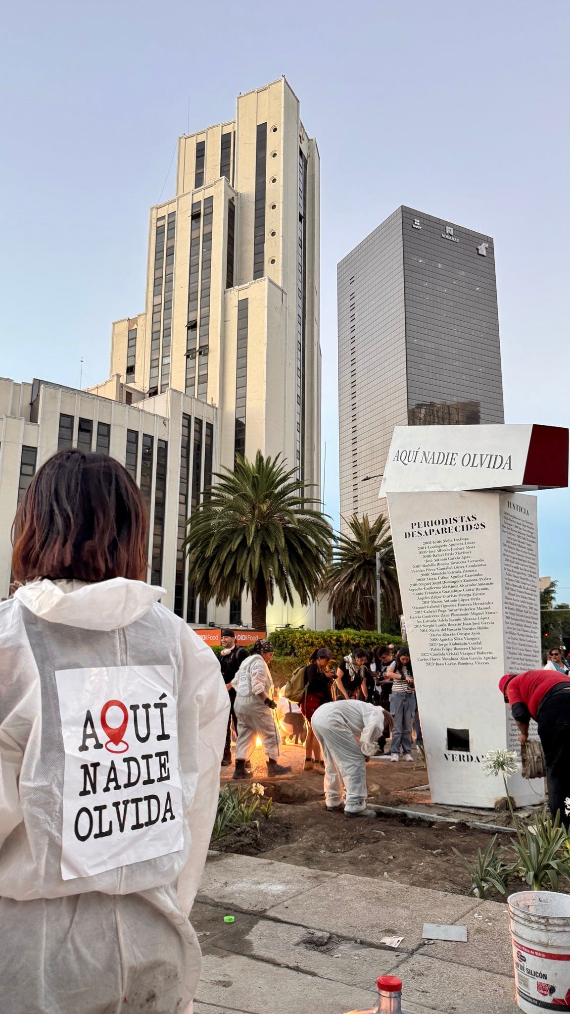 Antimonumento por periodistas asesinados es instalado en Paseo de la Reforma