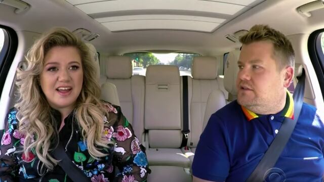 Kelly Clarkson y James Corden