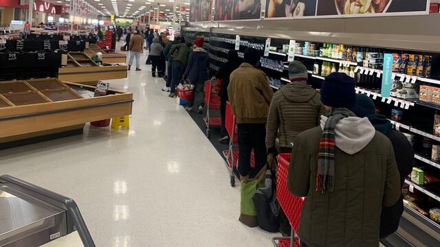 Fila en supermercado de Texas