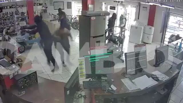 El guardia de seguridad resultó lesionado durante el tiroteo.