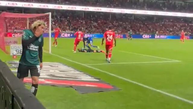 Cade Cowell reacciona a falla de Chicharito Hernández