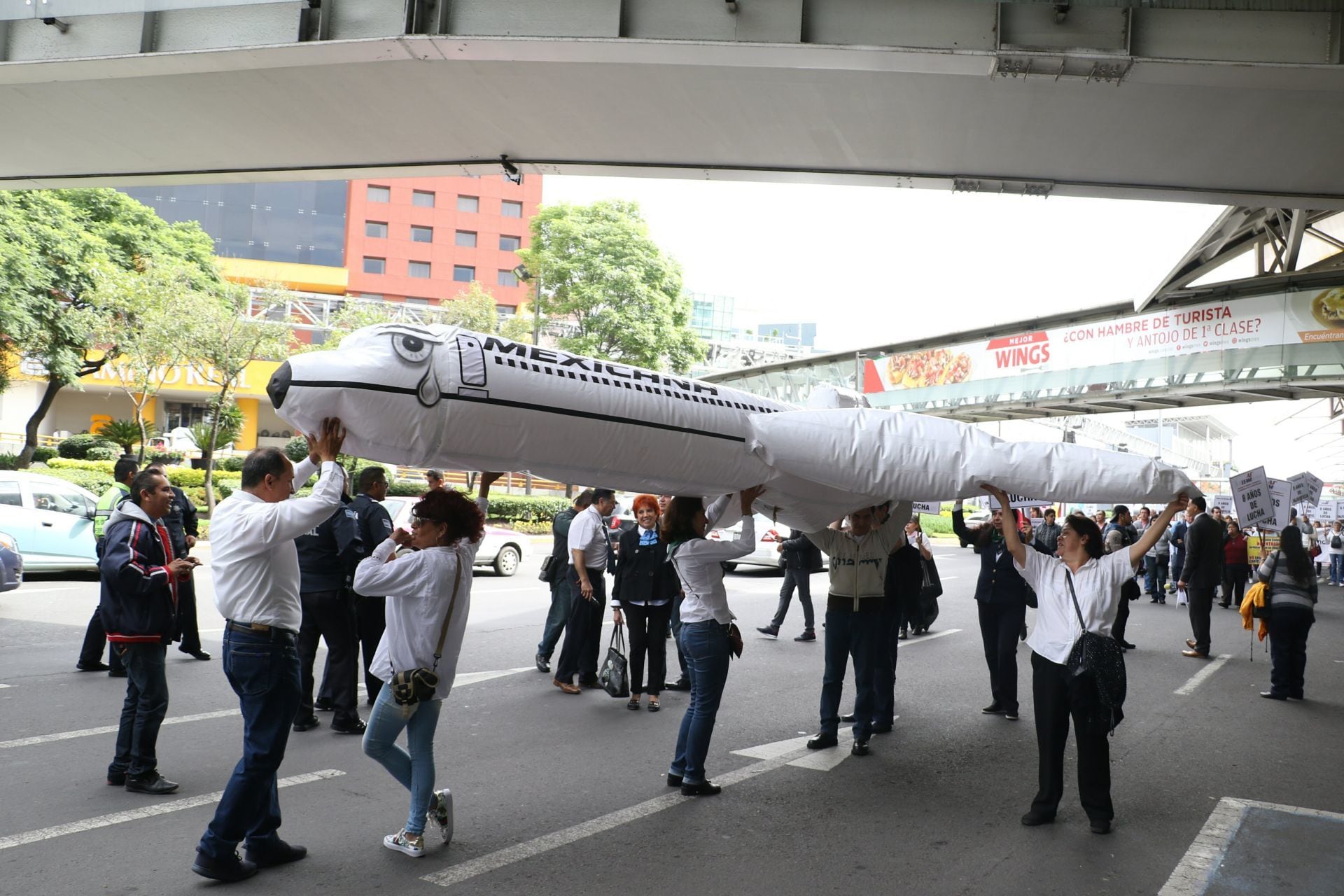 Protesta de trabajadores de Mexicana de Aviación