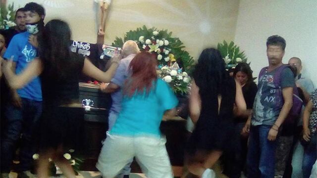 Cumbión en funeral.