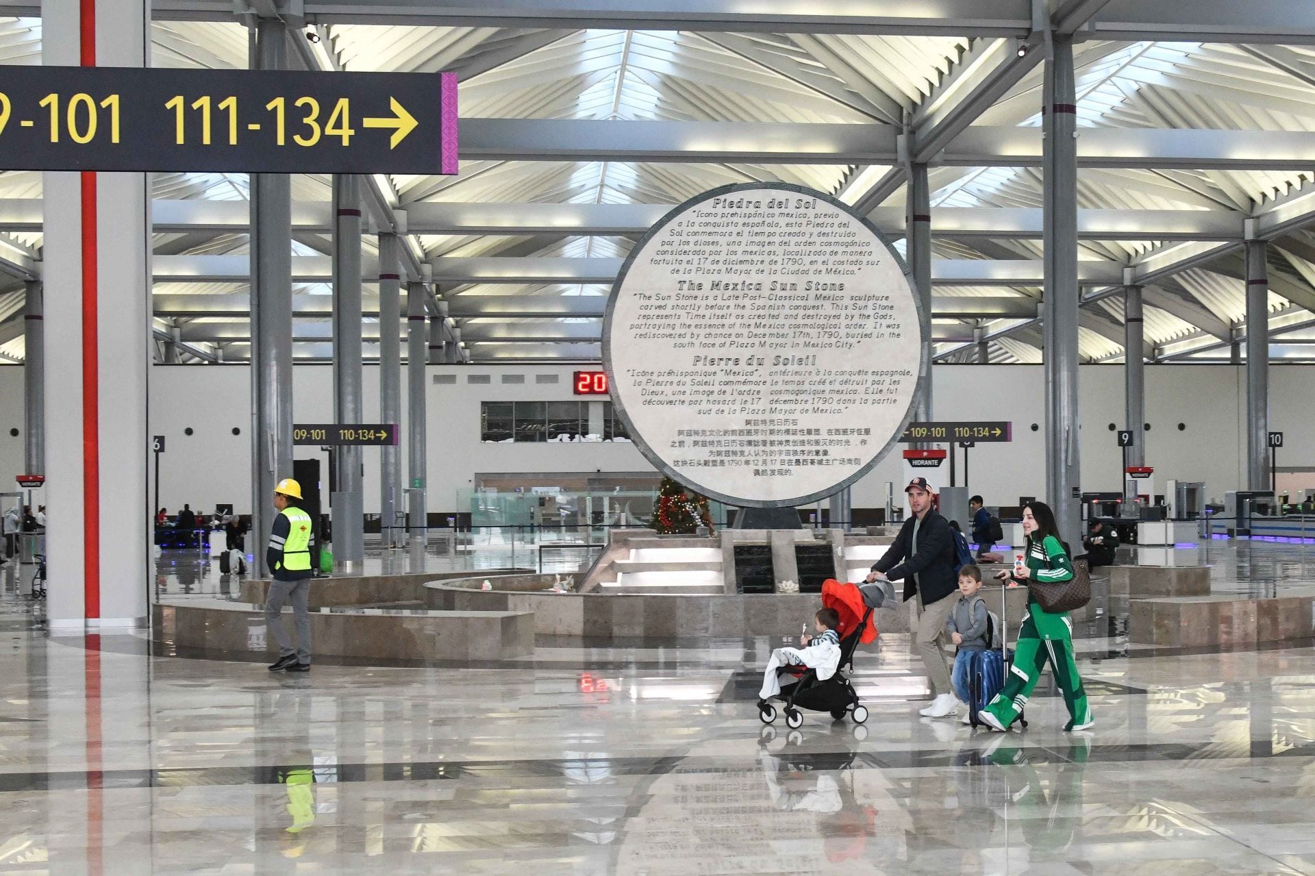 Actividad en la terminal de pasajeros del Aeropuerto Internacional Felipe Ángeles (AIFA)
FOTO: MARIO JASSO/CUARTOSCURO.COM