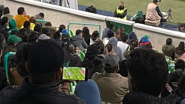 Captan a Fan del Club Santos Laguna viendo partido de la NFL