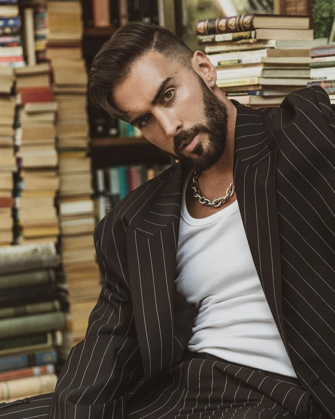 Roberto Carlo, conductor.