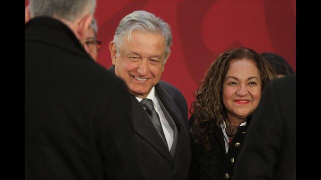 La directora de la agencia informativa y el presidente de México