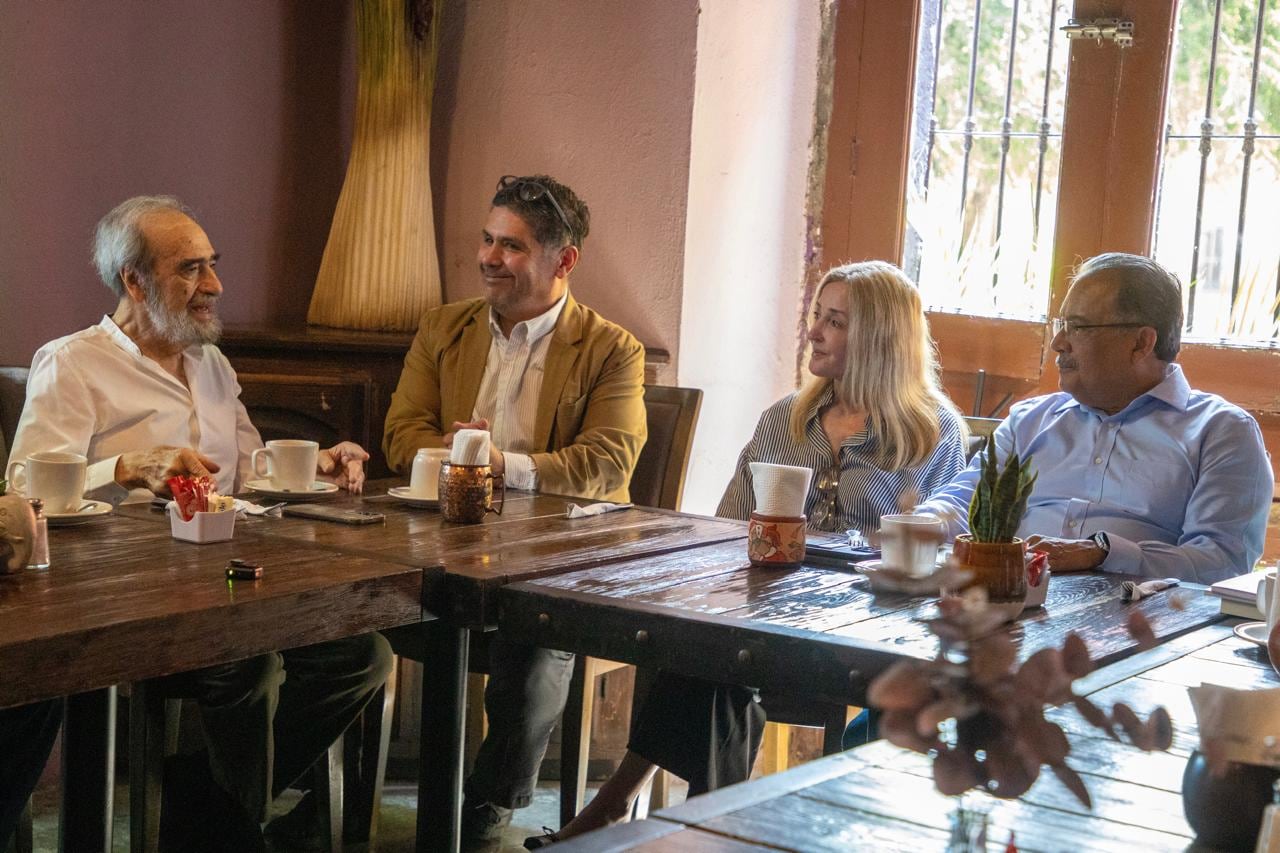 Andrés Mijes sostuvo un encuentro con artistas y promotores culturales para analizar el futuro de la cultura en Nuevo León.