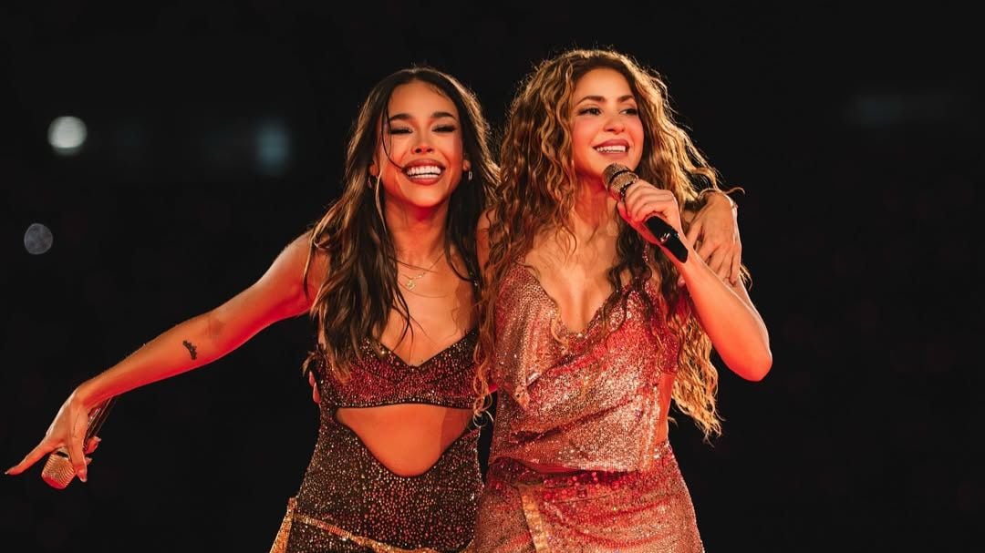 Shakira comparte fotos con Danna Paola en su último concierto en México