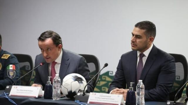 Mikel Arriola y Omar García en reunión de seguridad