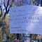Mexicanos cansados de la gentrificación tumban letrero en inglés porqué aquí “se habla español”
