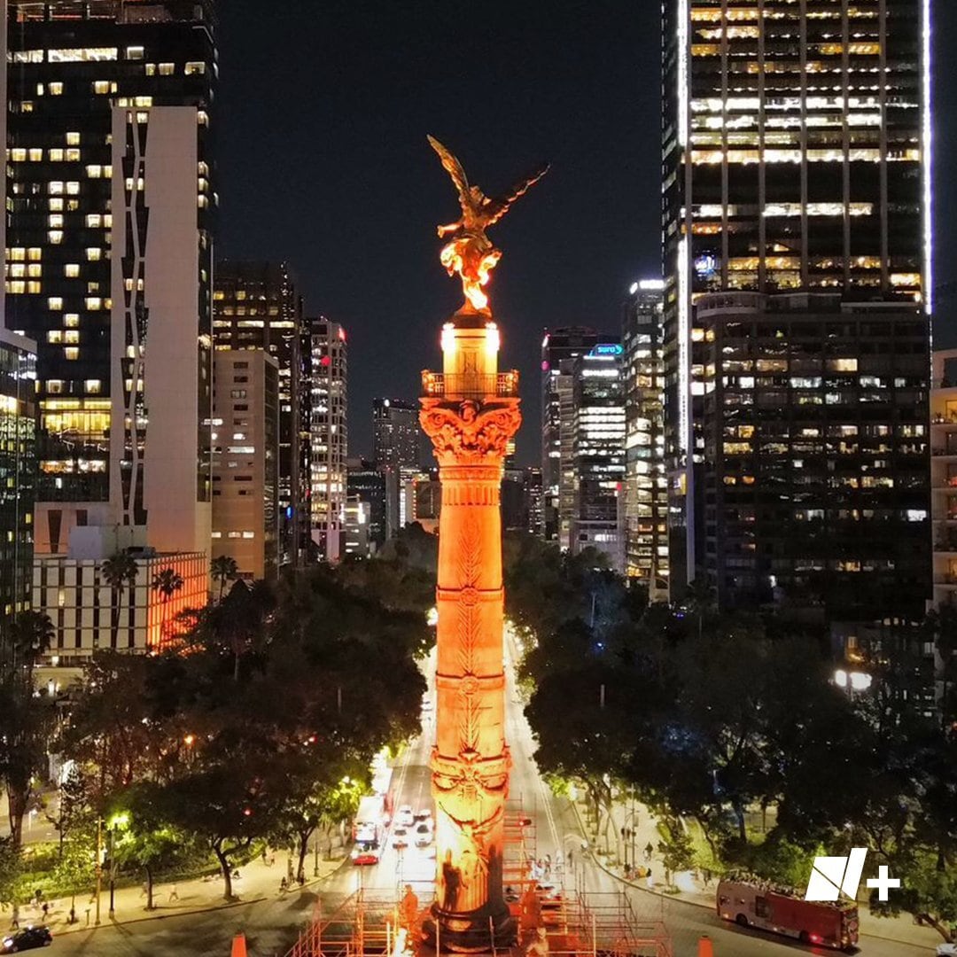 CDMX ilumina edificios y monumentos por el 25N