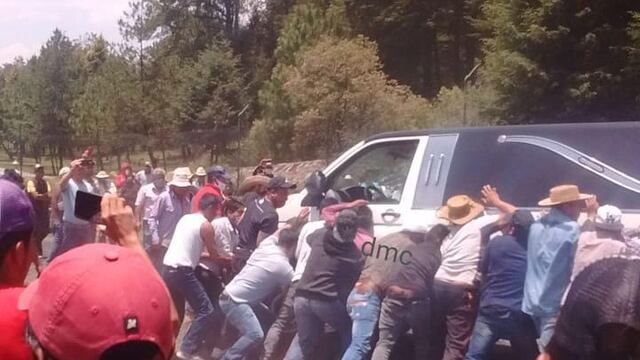 Incendian carroza fúnebre