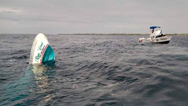Hundimiento de embarcación en Isla Mujeres