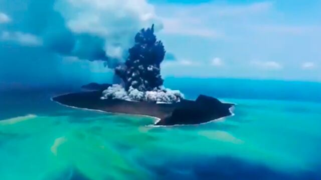 Captura de video de explosión volcánica que provocó Tsunami en Nueva Zelanda