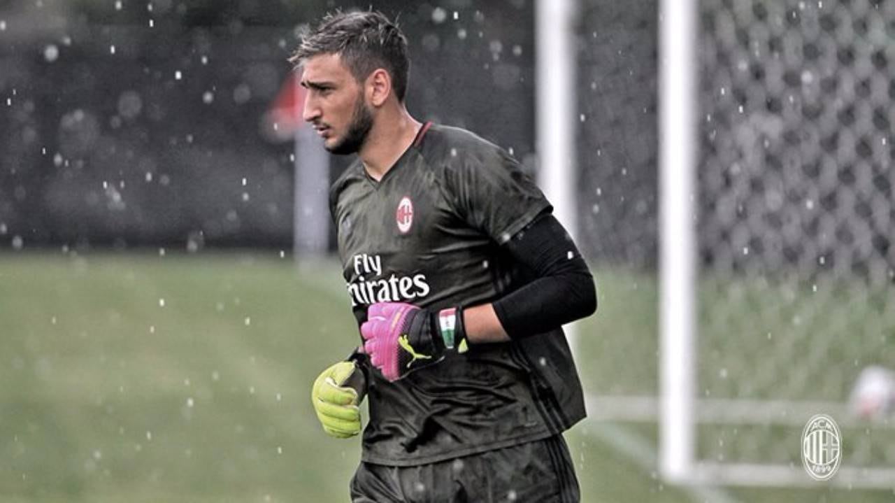 Gianluigi Donnarumma defendiendo los tres postes del Milán.